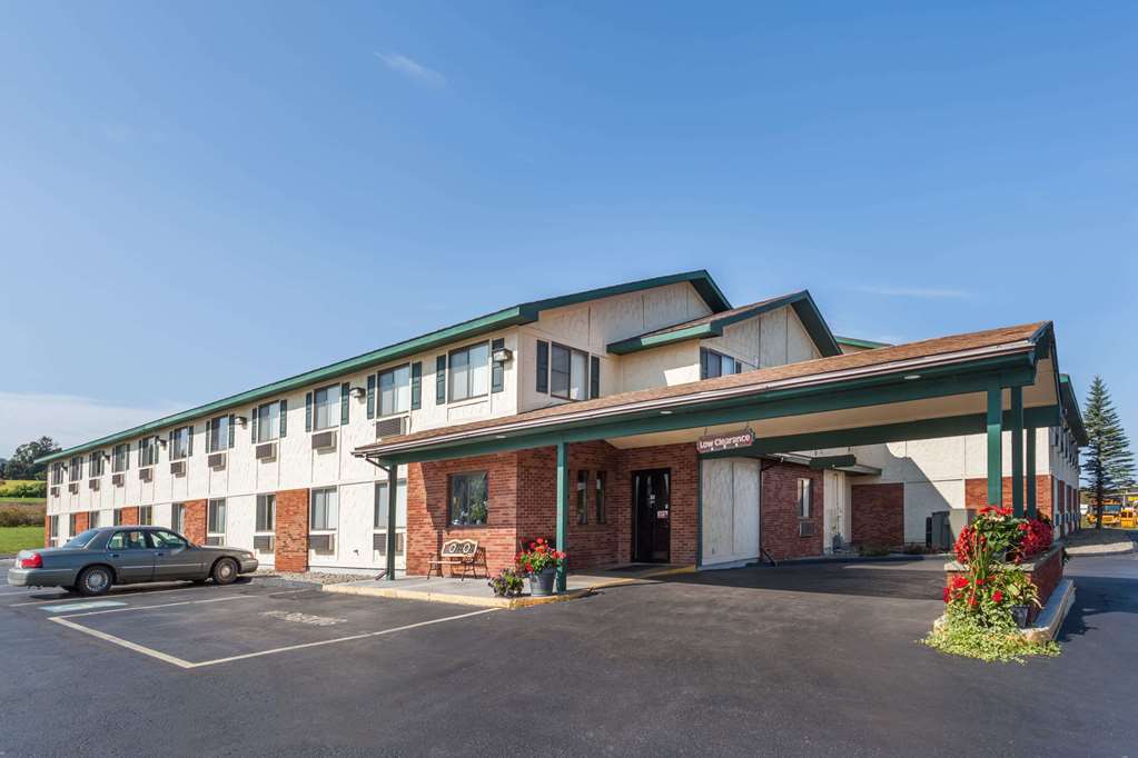 Hotel Super 8 By Wyndham East Stroudsburg - Poconos Extérieur photo
