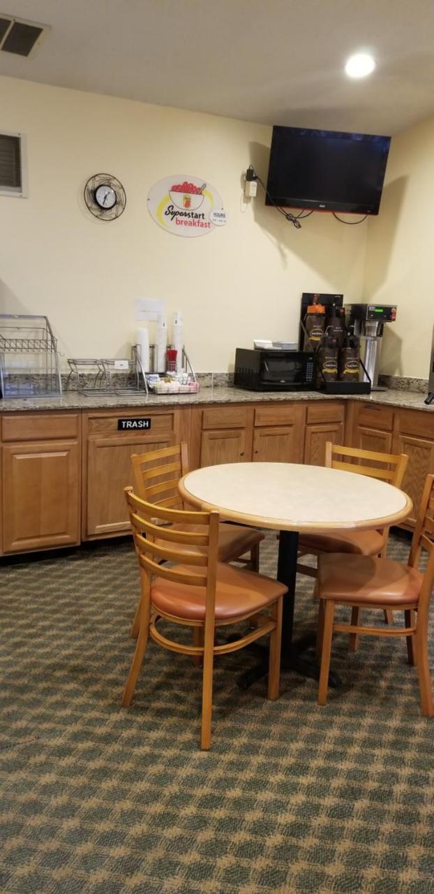 Hotel Super 8 By Wyndham East Stroudsburg - Poconos Extérieur photo